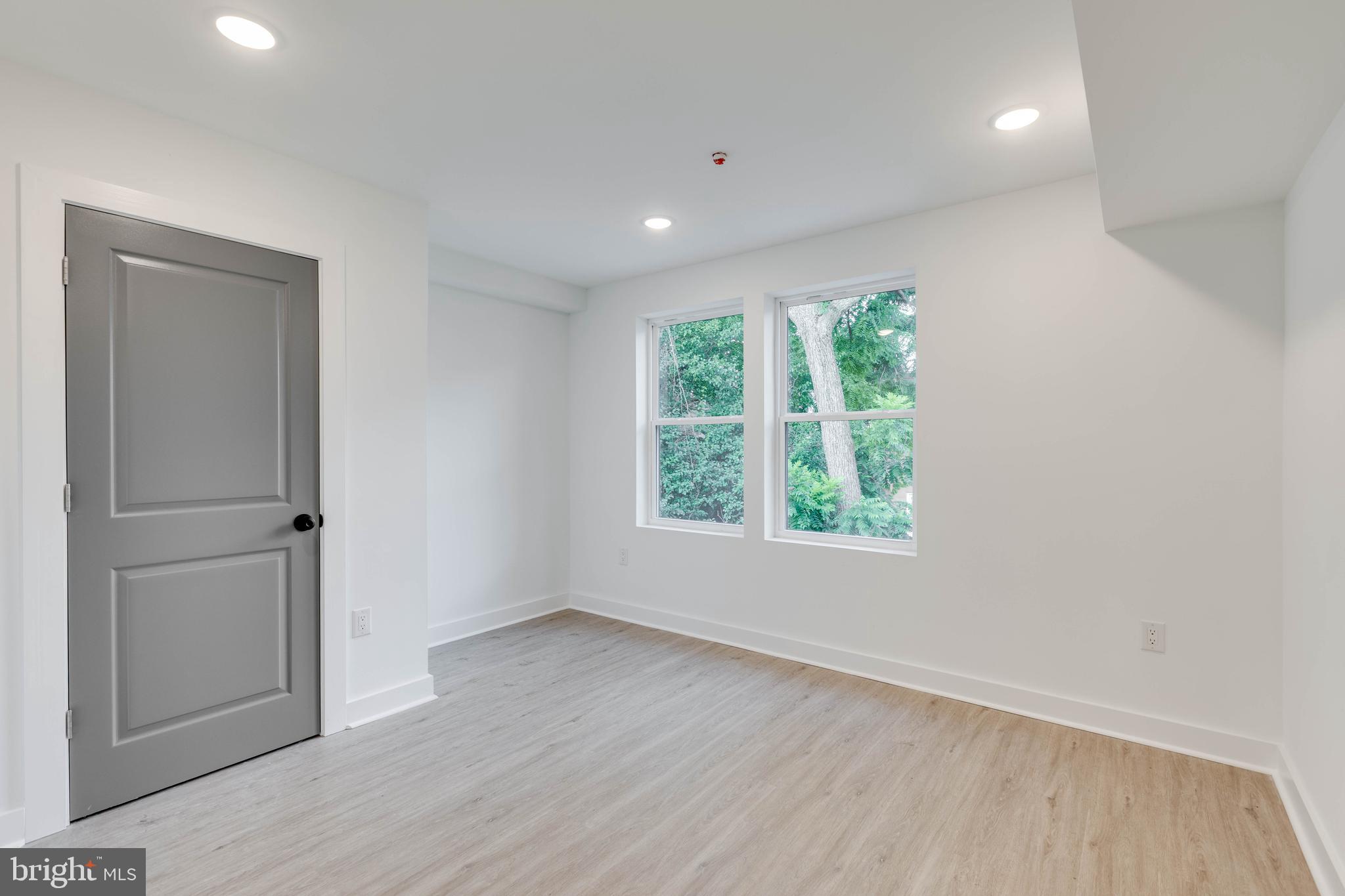 2318 N SYDENHAM ST #2