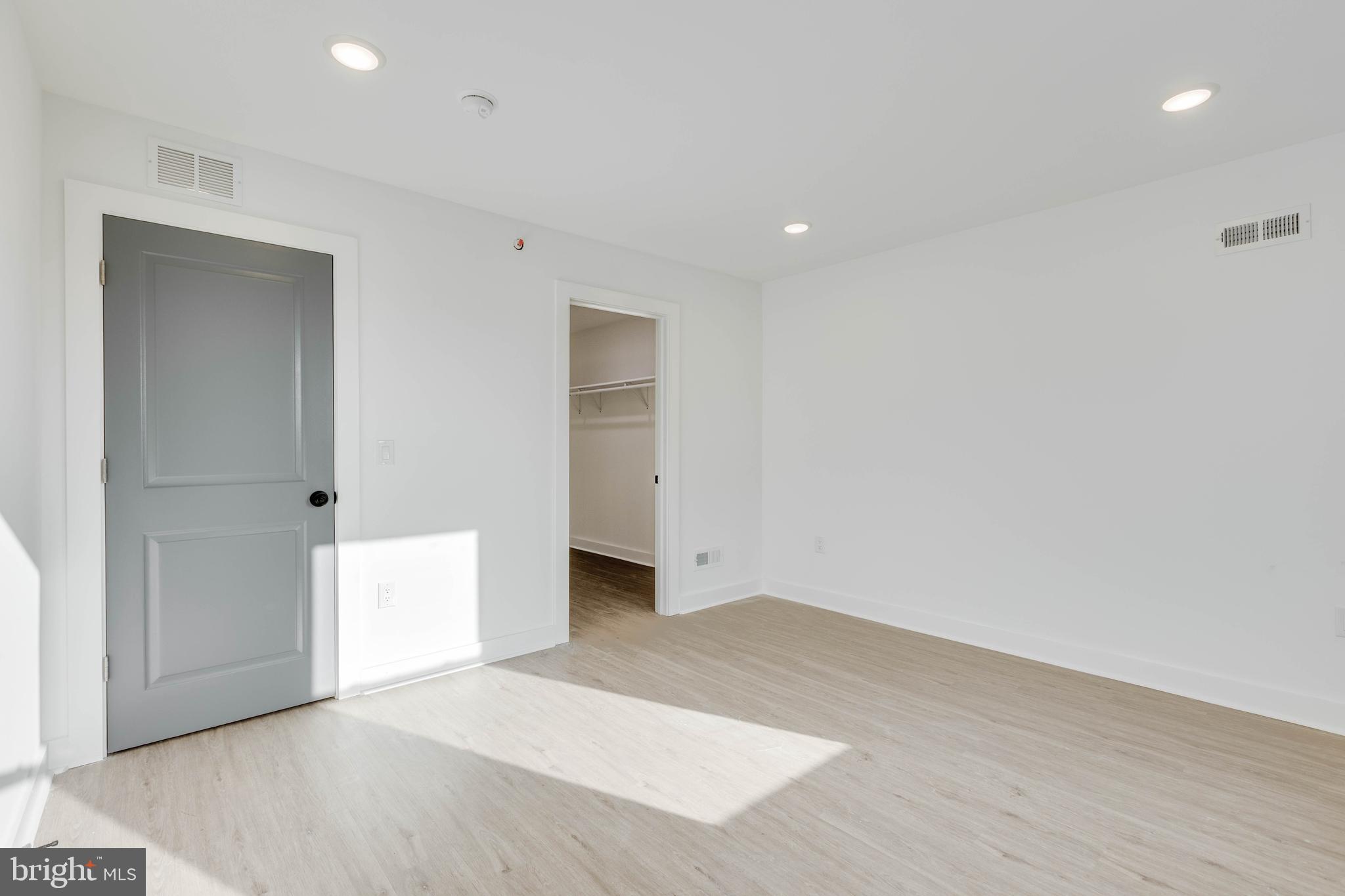 2318 N SYDENHAM ST #2