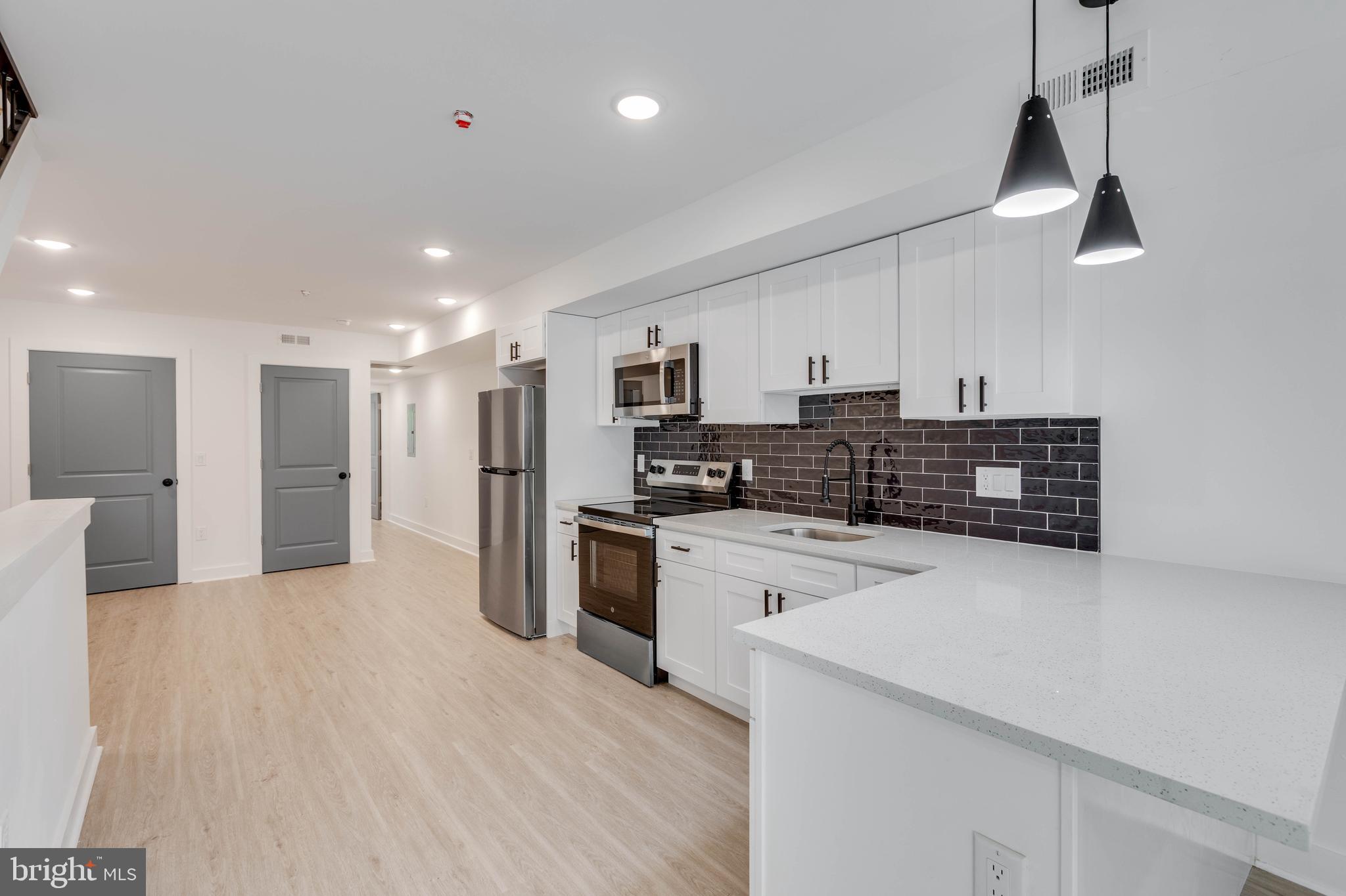 2318 N SYDENHAM ST #2