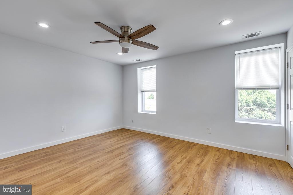 2162 E YORK ST #3