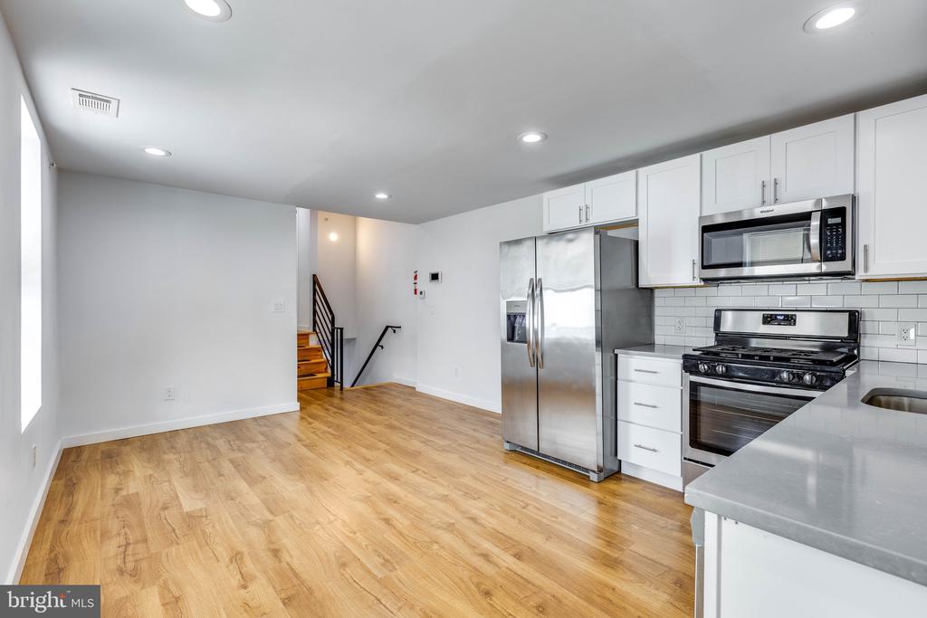 2162 E YORK ST #3