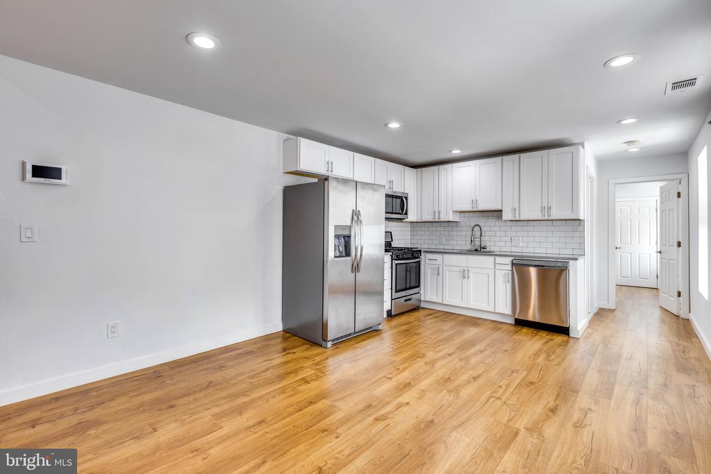 2162 E YORK ST #3