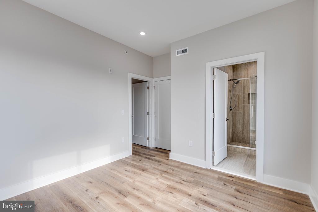 1434 PARRISH STREET 3