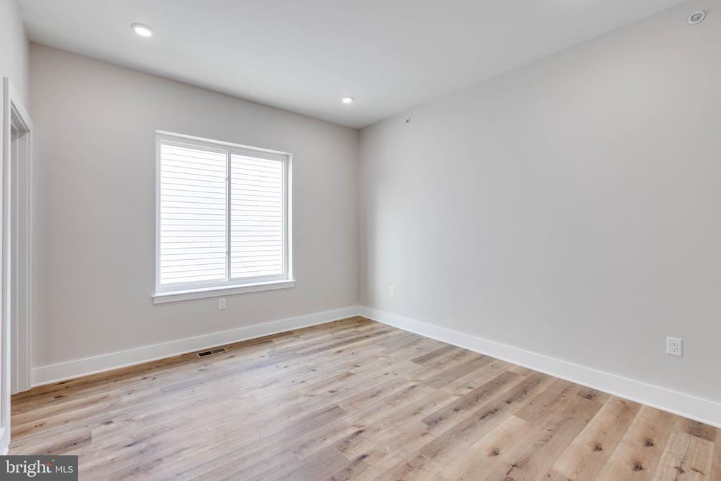 1434 PARRISH STREET 3
