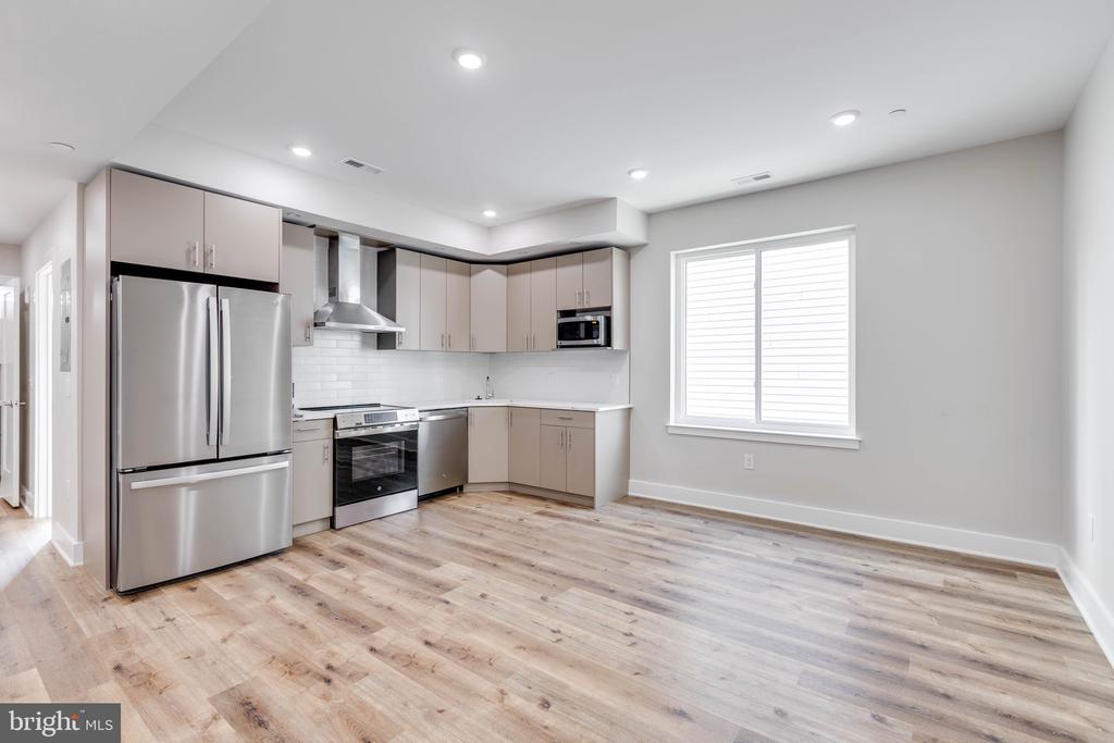 1434 PARRISH STREET 3