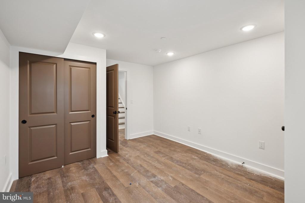 260 DIAMOND STREET 1