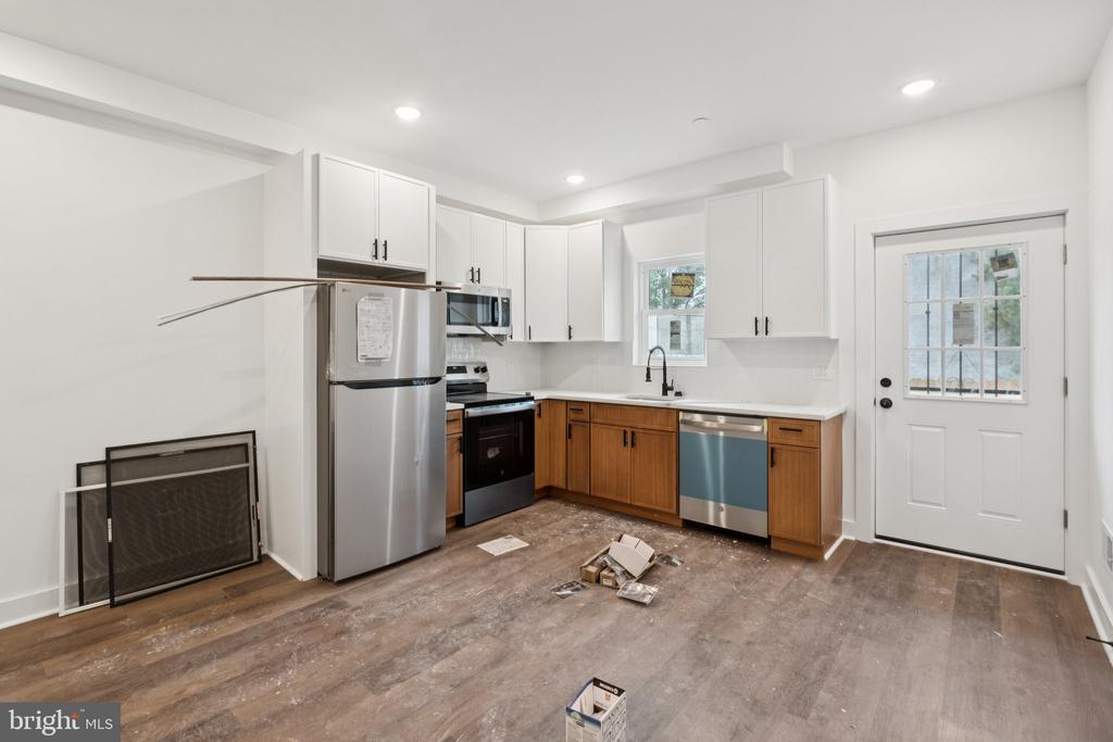 260 DIAMOND STREET 1