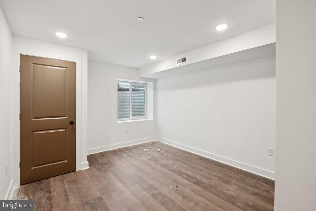 260 DIAMOND STREET 1