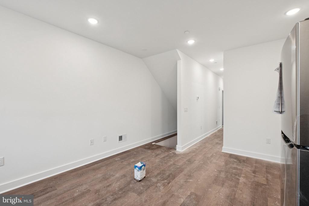 260 DIAMOND STREET 1