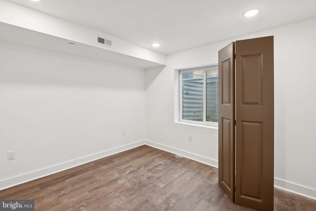 260 DIAMOND STREET 1
