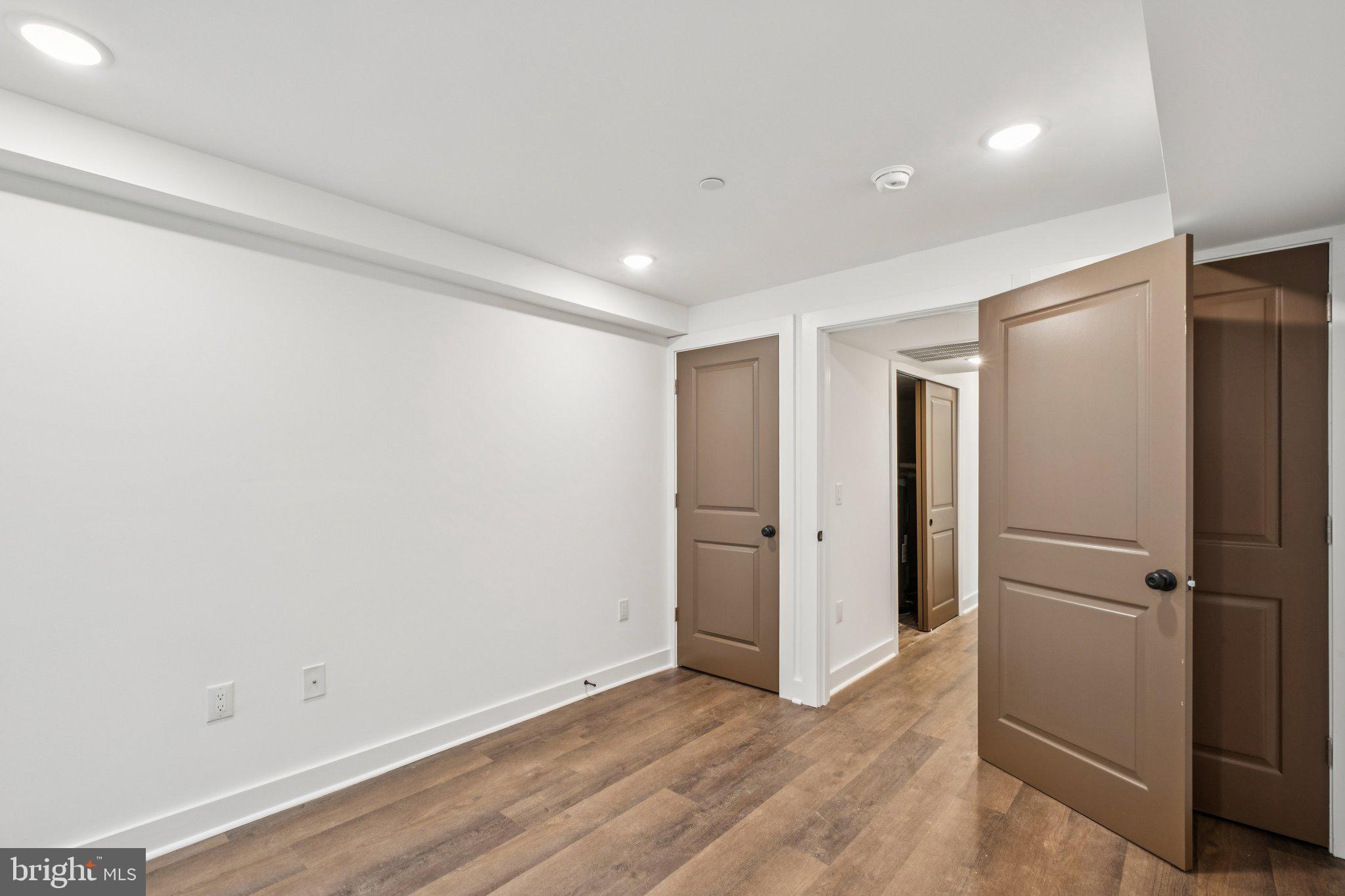 439 W SUSQUEHANNA AVENUE 1