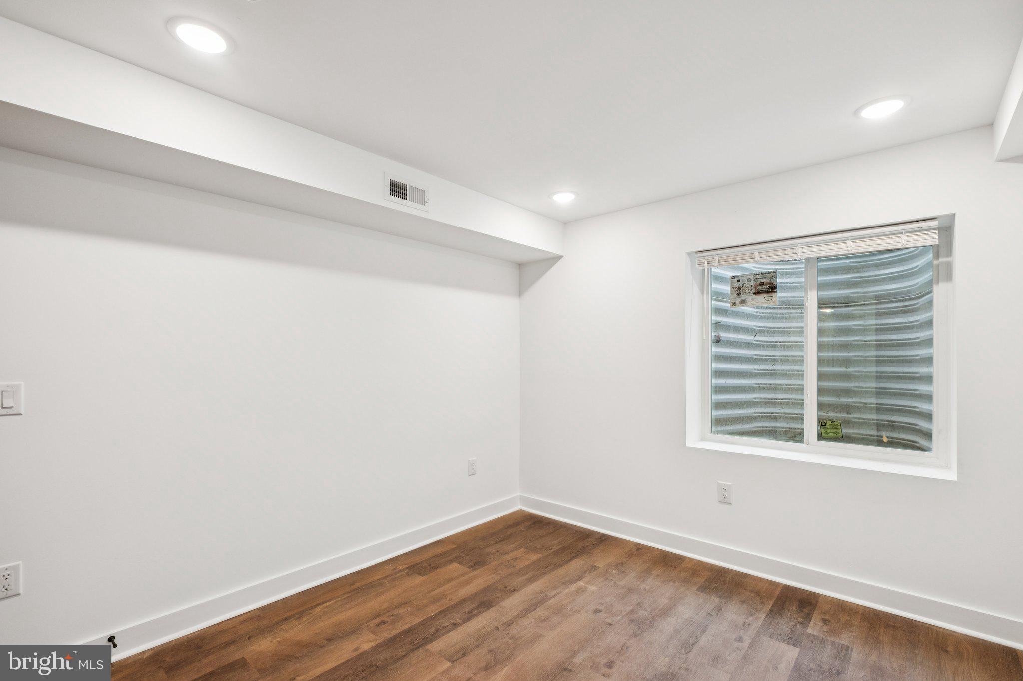 439 W SUSQUEHANNA AVENUE 1