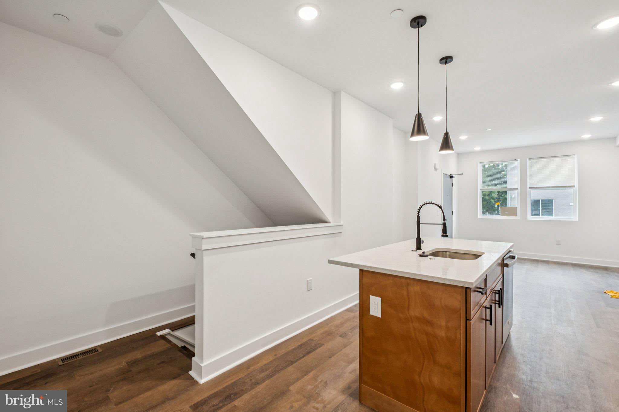 439 W SUSQUEHANNA AVENUE 1