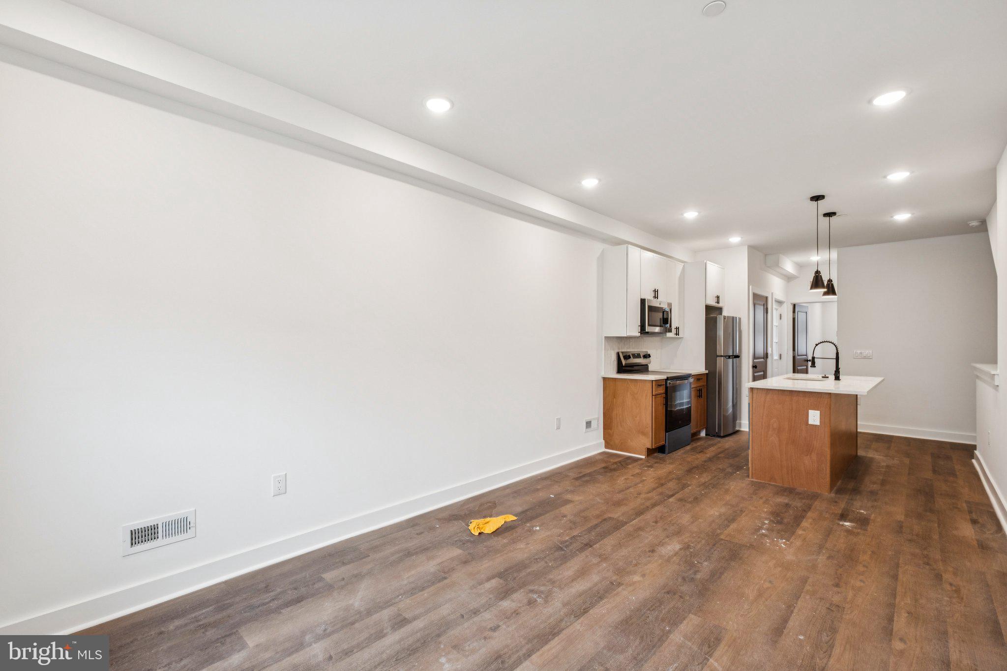 439 W SUSQUEHANNA AVENUE 1