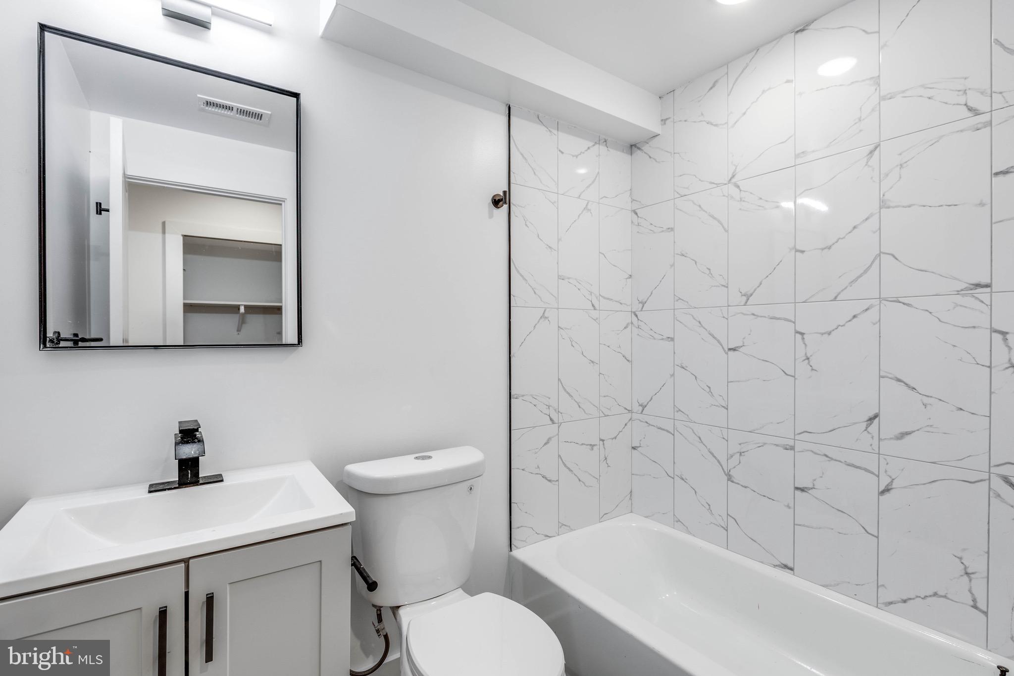 2123 N FRANKLIN STREET 1