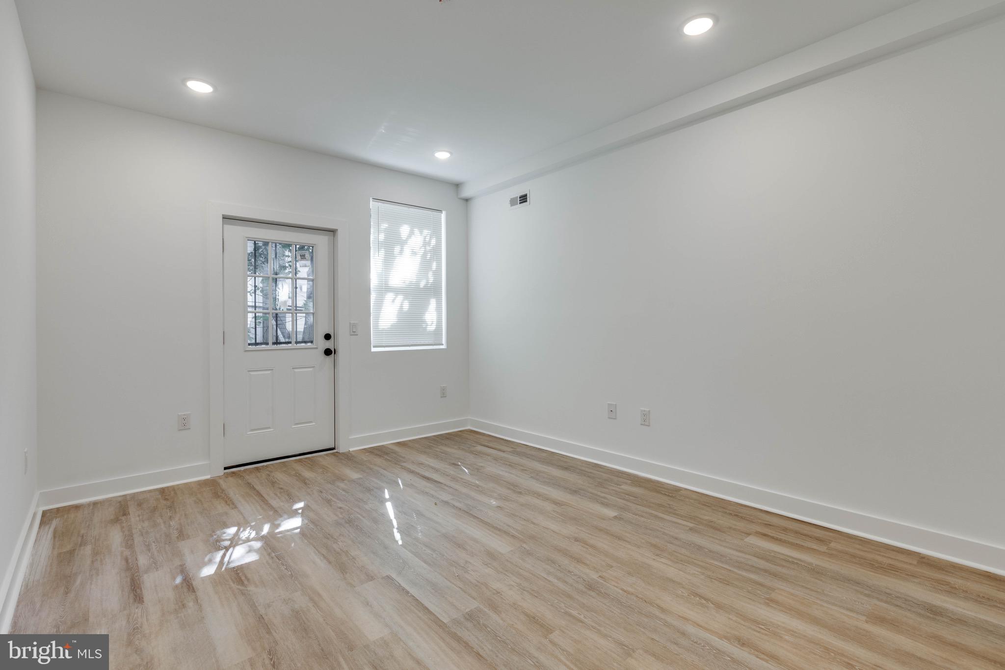 2123 N FRANKLIN STREET 1