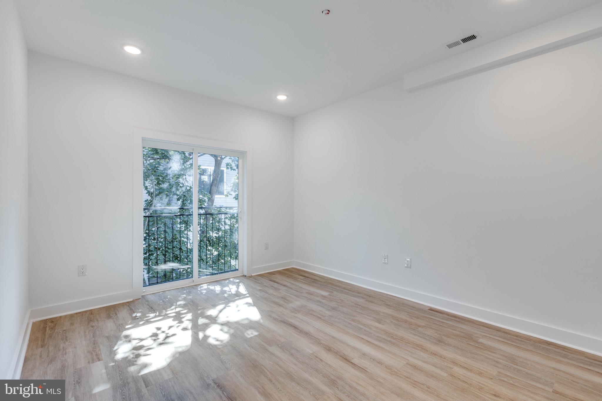 2123 N FRANKLIN STREET 2