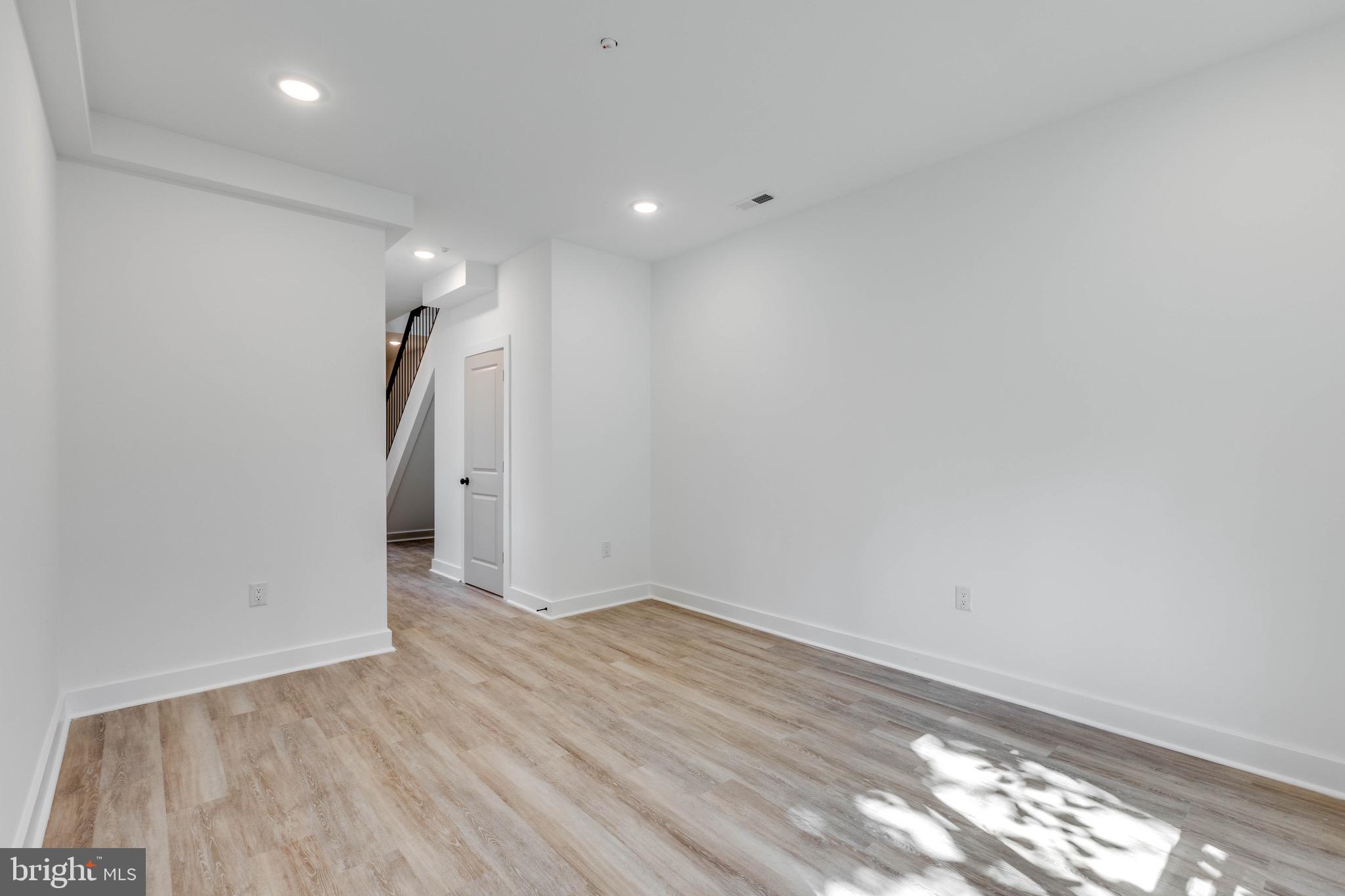 2123 N FRANKLIN STREET 2