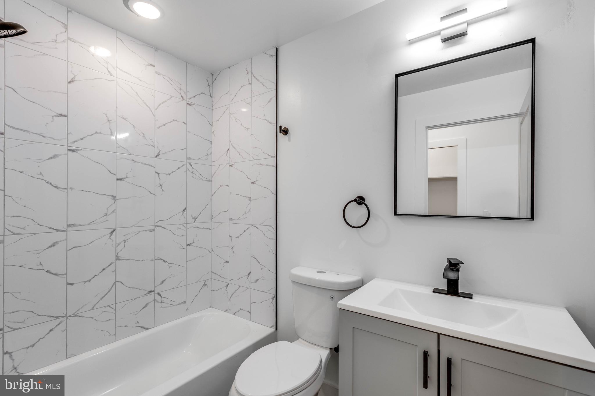 2123 N FRANKLIN STREET 2