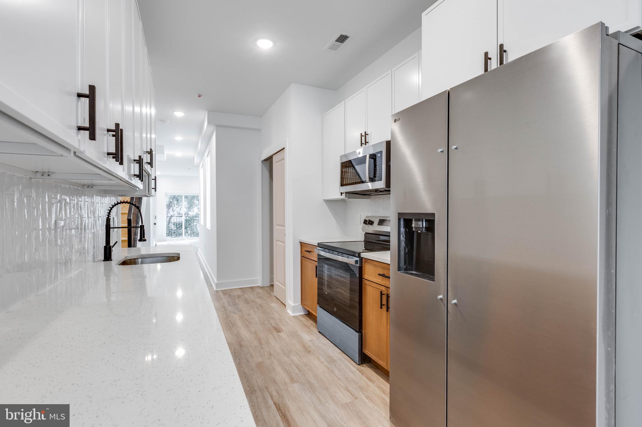 2123 N FRANKLIN STREET 2