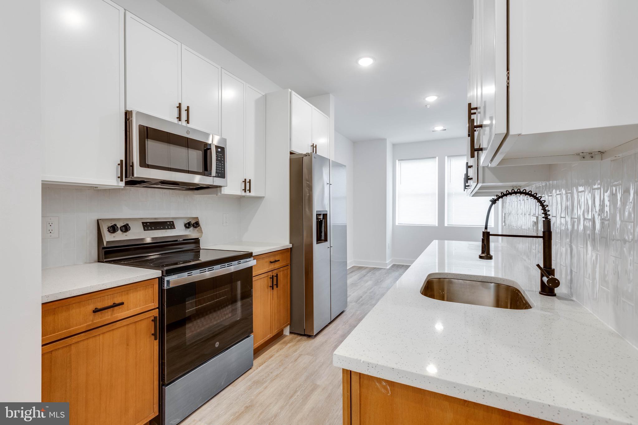 2123 N FRANKLIN STREET 2