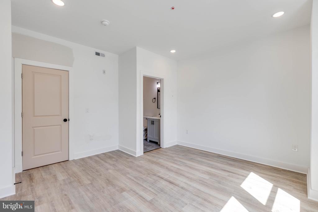 2404 N 6TH STREET 2