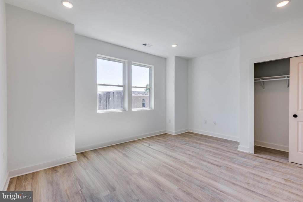 2404 N 6TH STREET 3