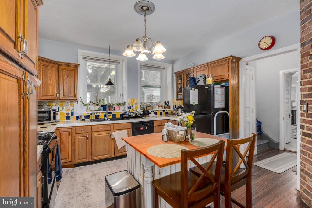 6367 WOODBINE AVENUE