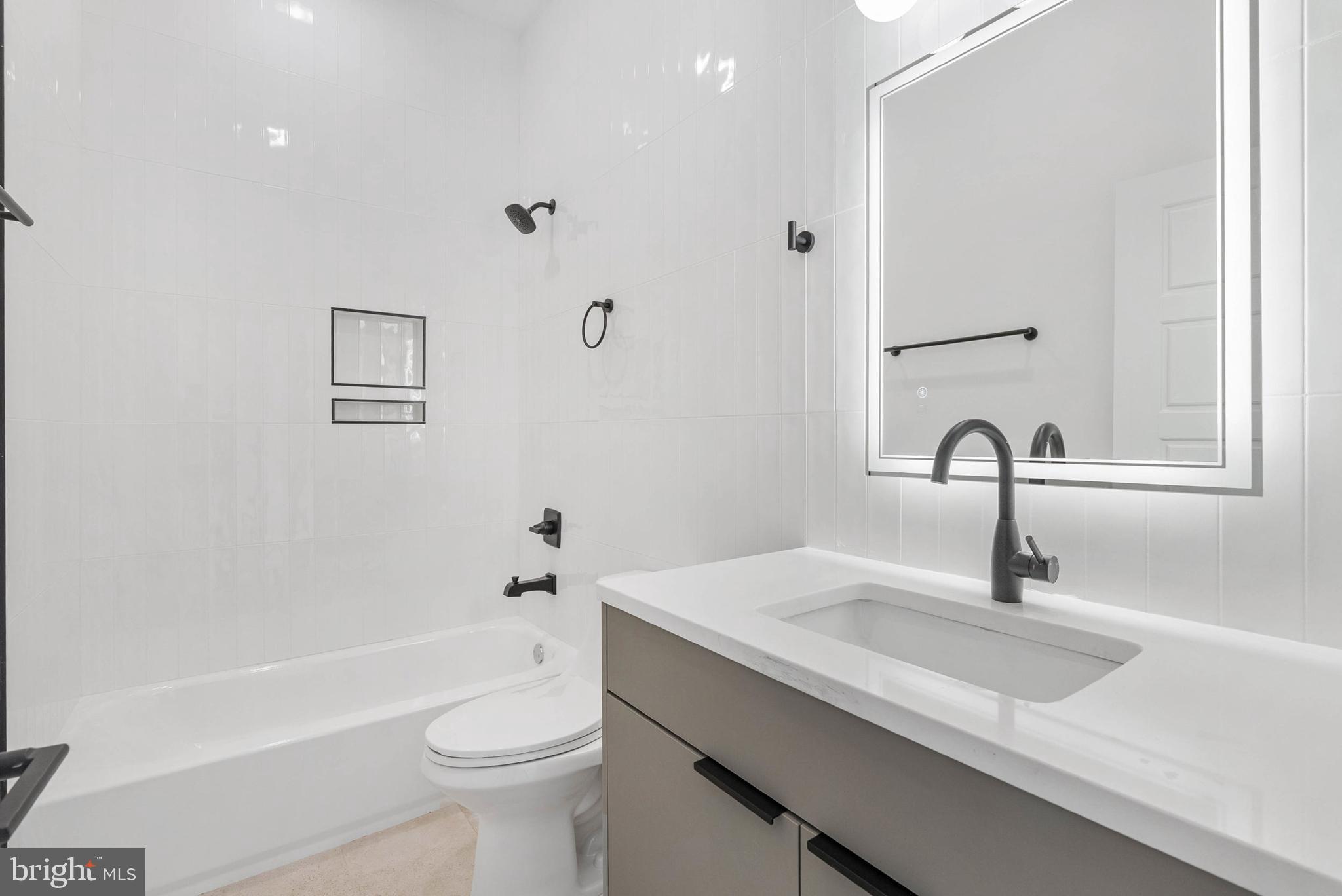 1338 N FRANKLIN STREET B