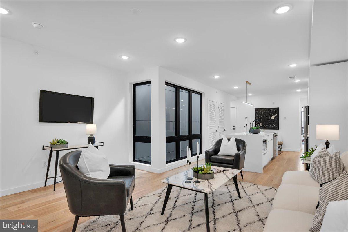 1623 CHRISTIAN STREET PH