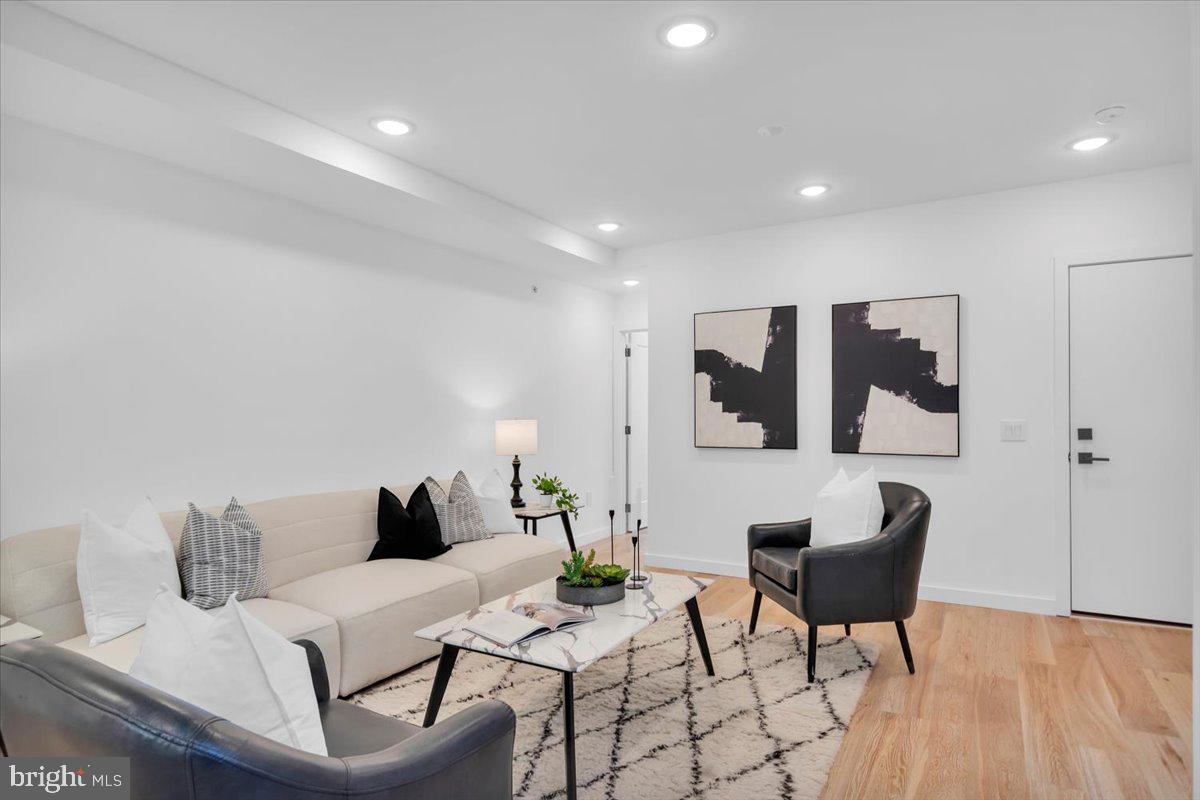 1623 CHRISTIAN STREET PH