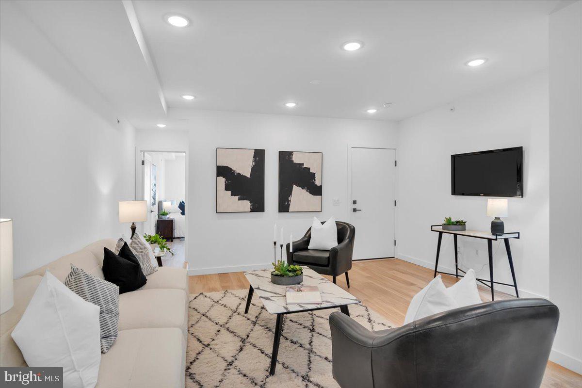 1623 CHRISTIAN STREET PH