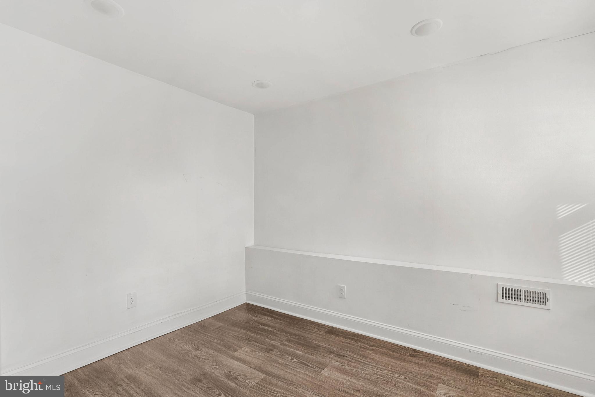 1652 S LECOUNT STREET