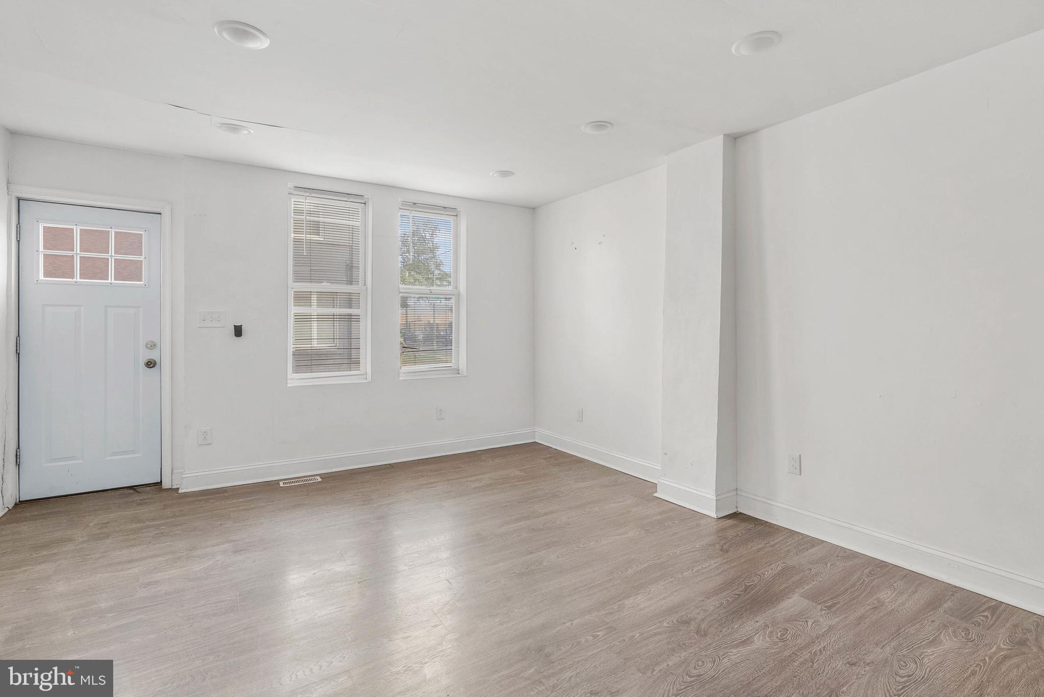 1652 S LECOUNT STREET