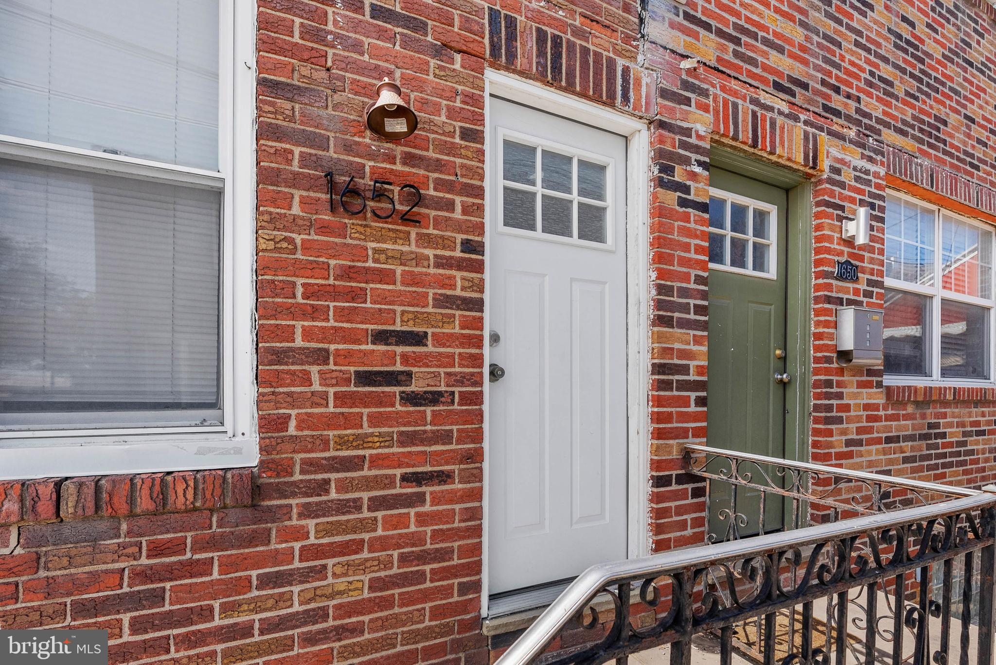 1652 S LECOUNT STREET