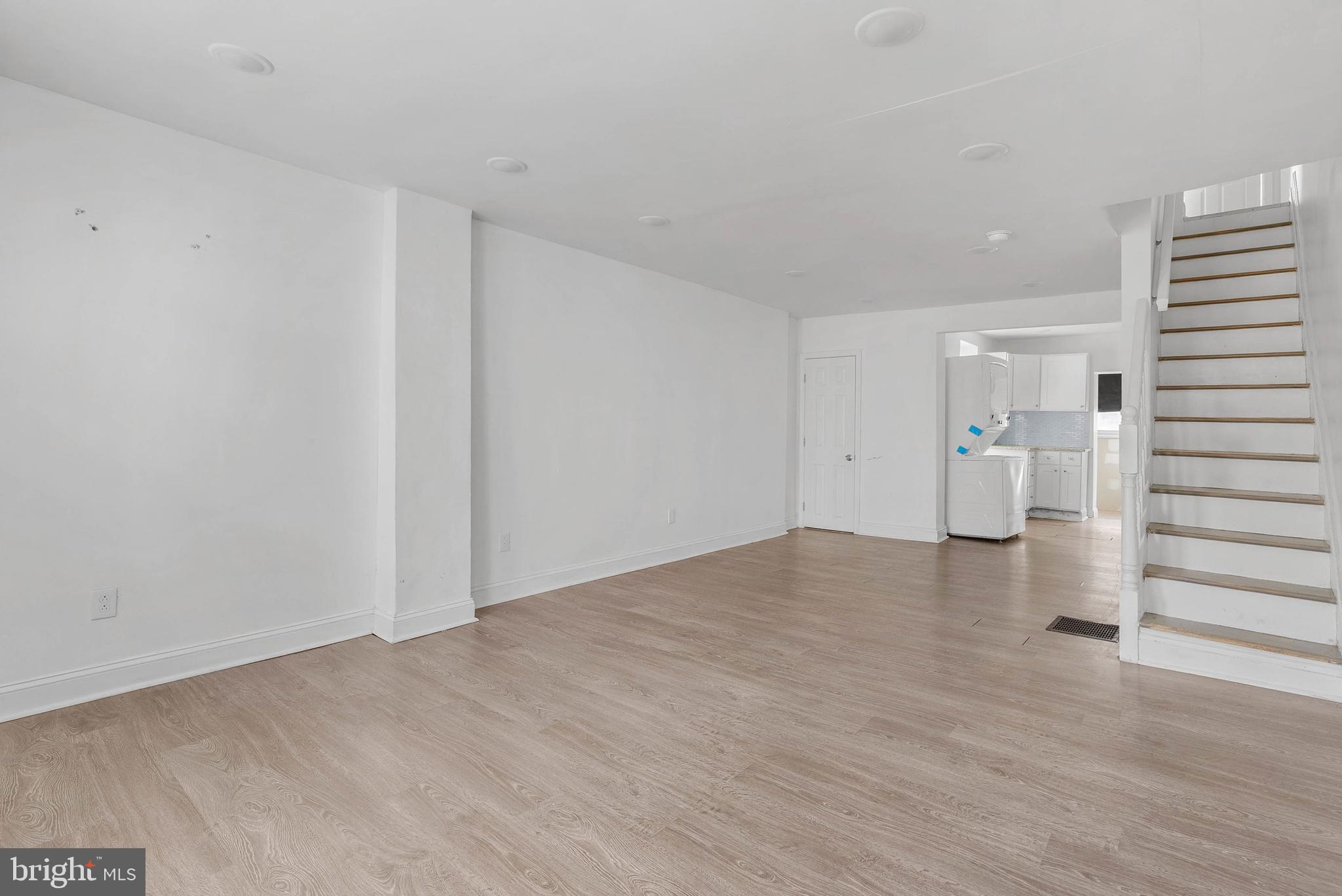 1652 S LECOUNT STREET