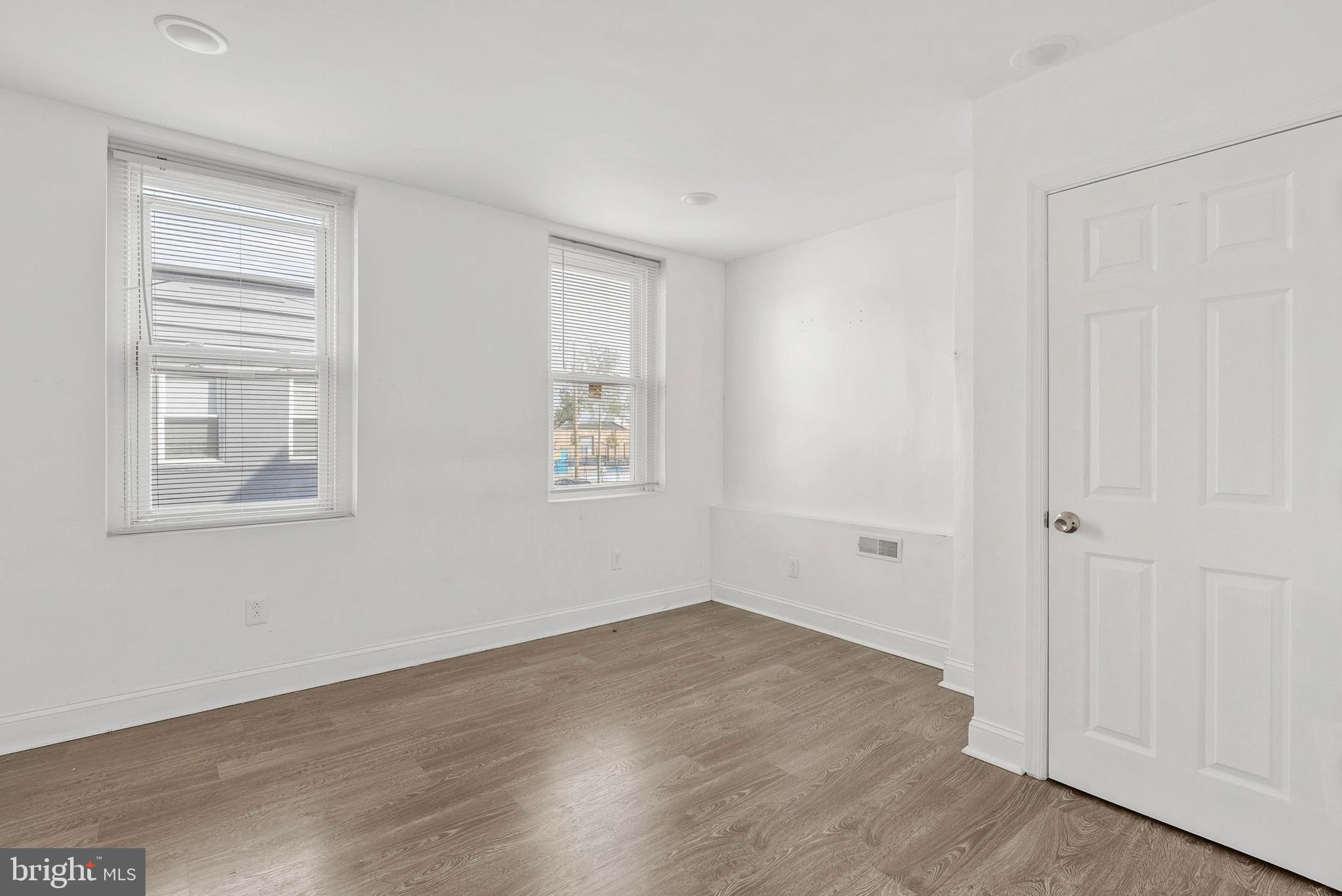 1652 S LECOUNT STREET