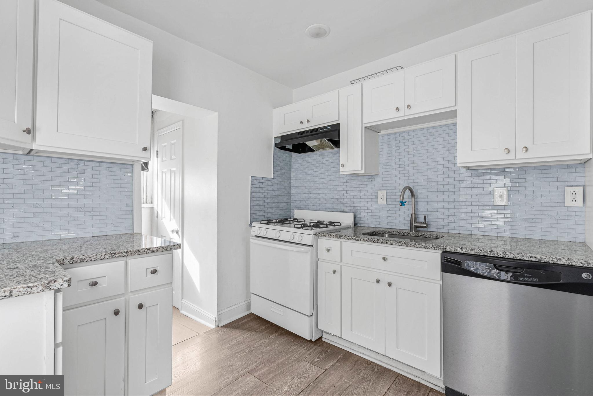 1652 S LECOUNT STREET