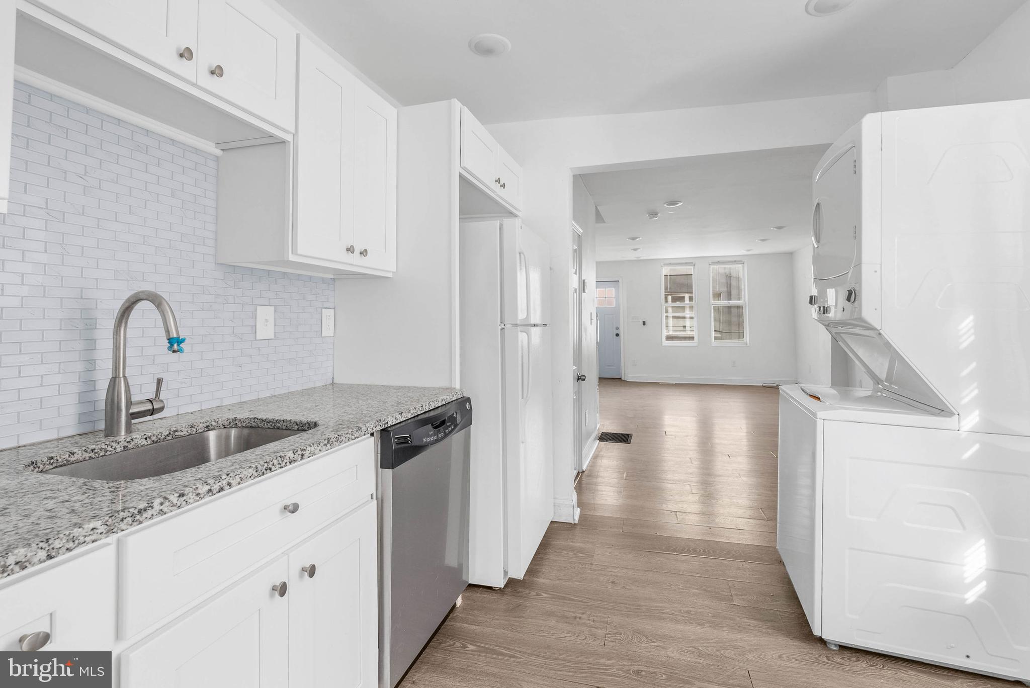 1652 S LECOUNT STREET