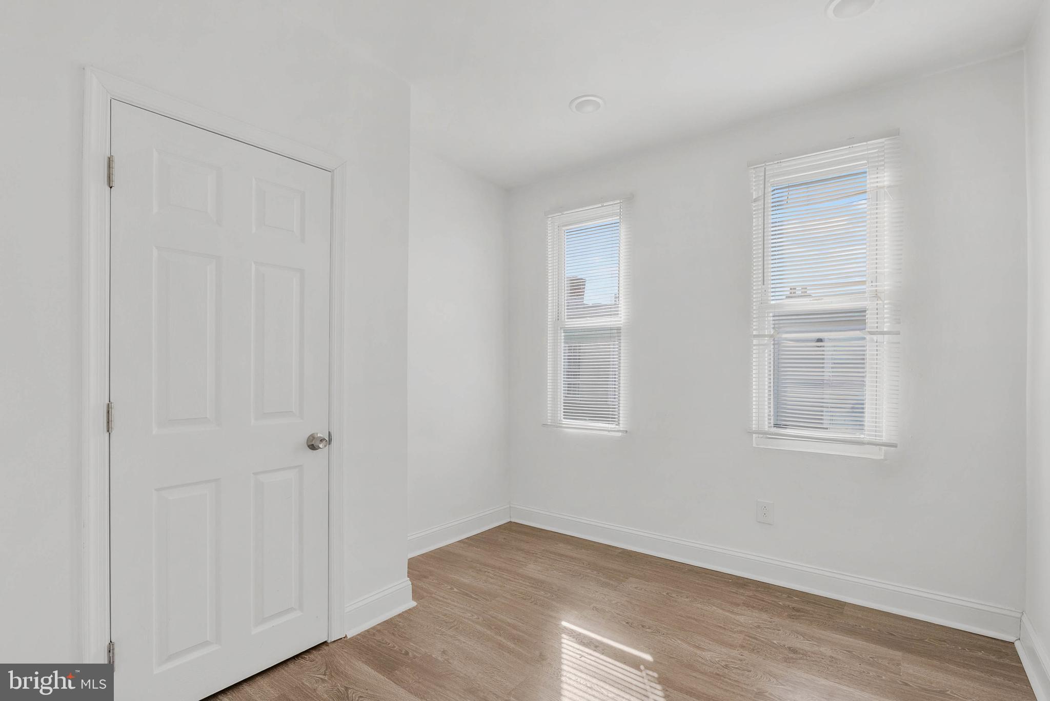 1652 S LECOUNT STREET