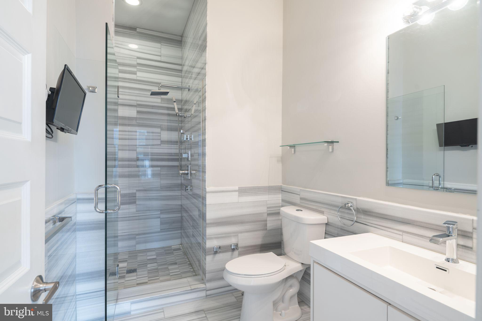 901 N FRONT STREET 9