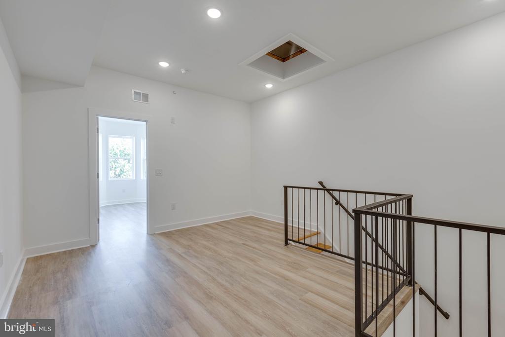 3842 FAIRMOUNT AVENUE 3