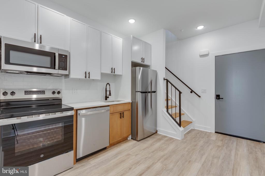 3842 FAIRMOUNT AVENUE 3
