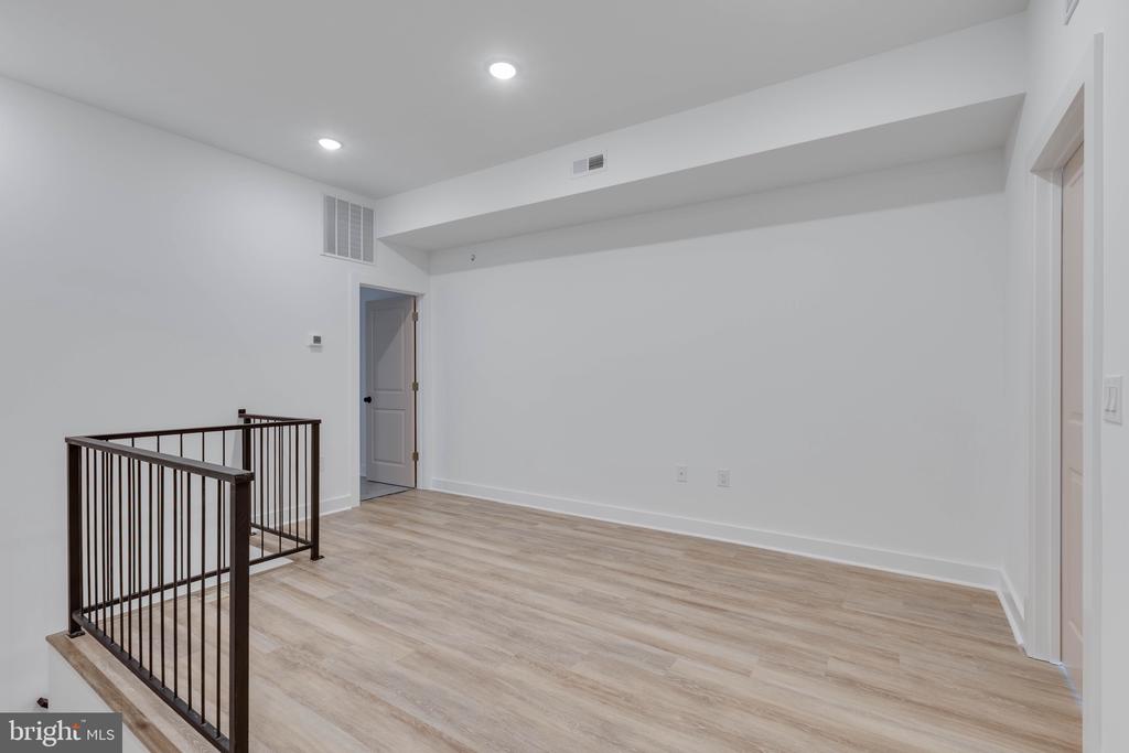 3842 FAIRMOUNT AVENUE 3