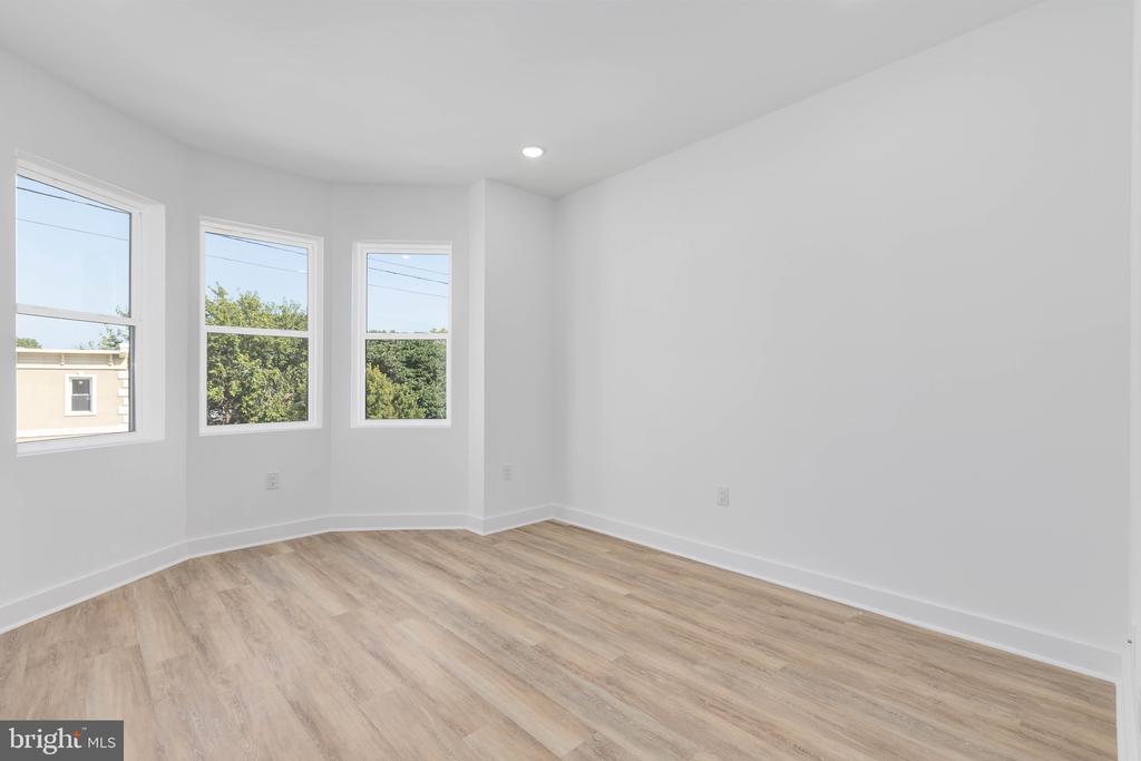 3842 FAIRMOUNT AVENUE 3