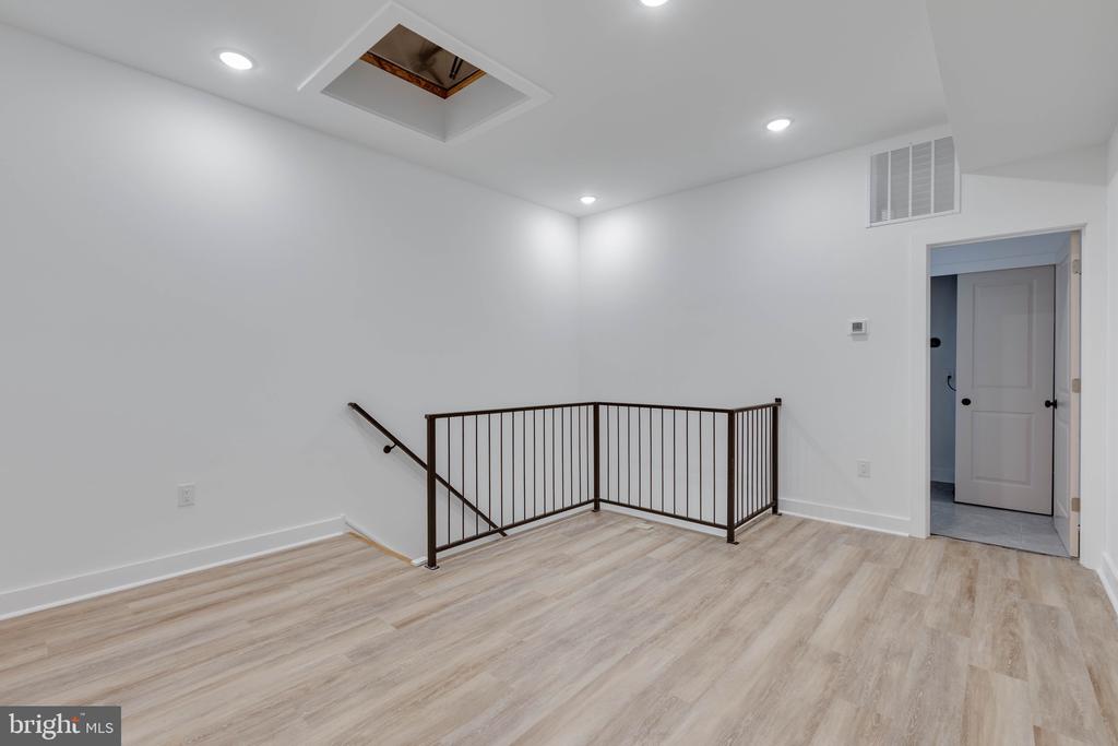 3842 FAIRMOUNT AVENUE 3
