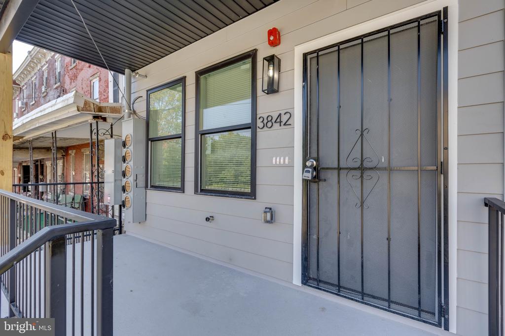 3842 FAIRMOUNT AVENUE 3