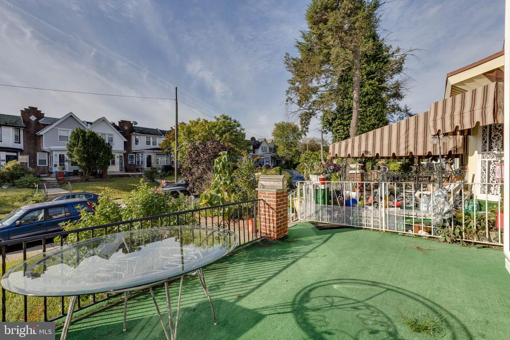 5225 DIAMOND STREET