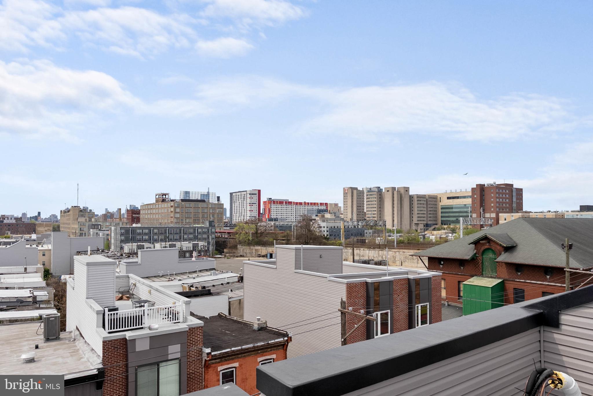 809 DIAMOND STREET 402