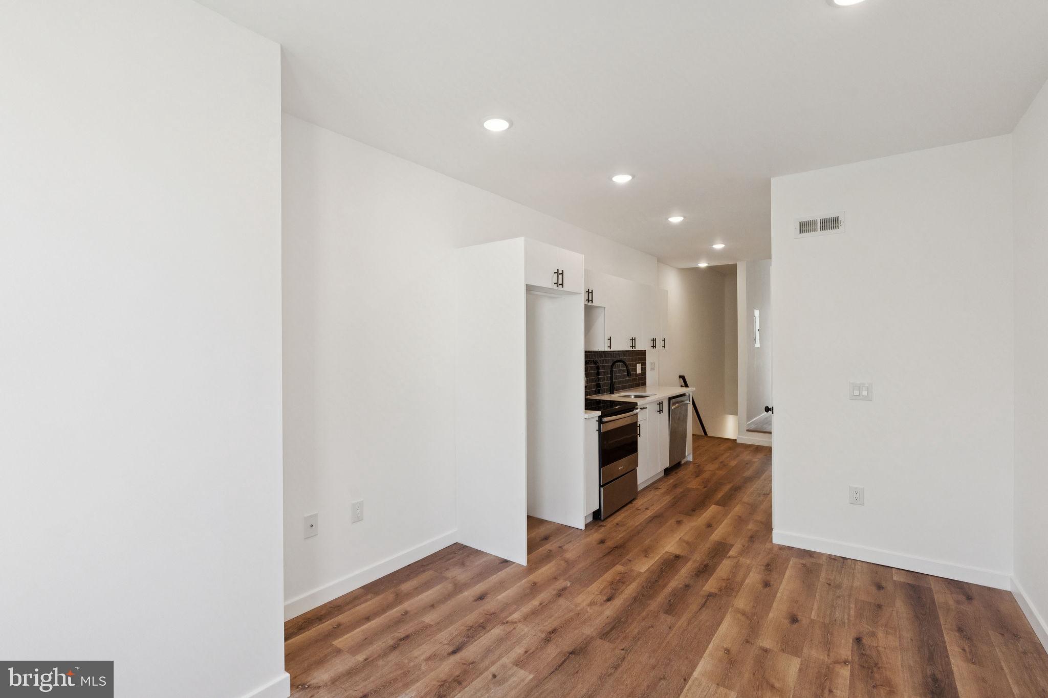 1125 W CUMBERLAND STREET 1